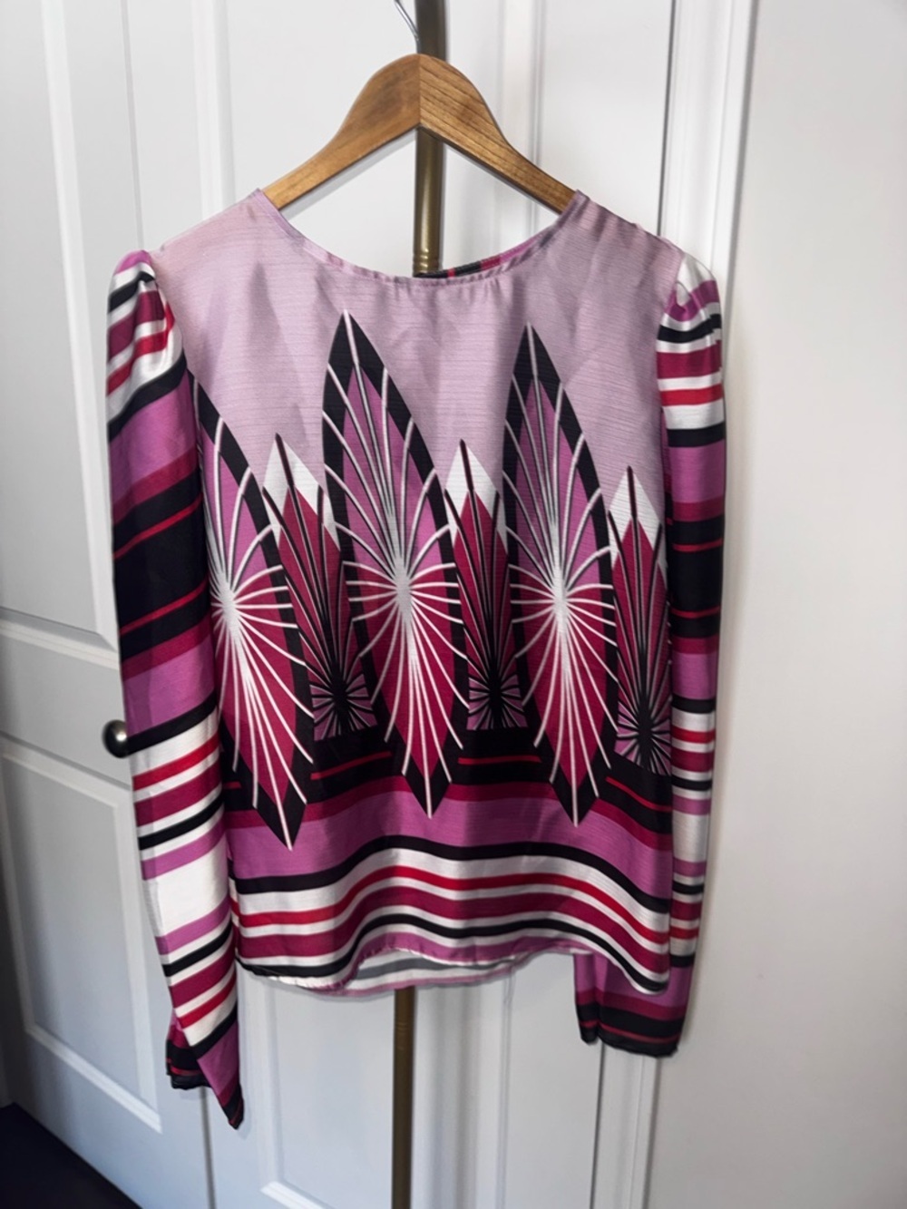 Rinascimento Pink & Black Geometric Long-Sleeve Blouse